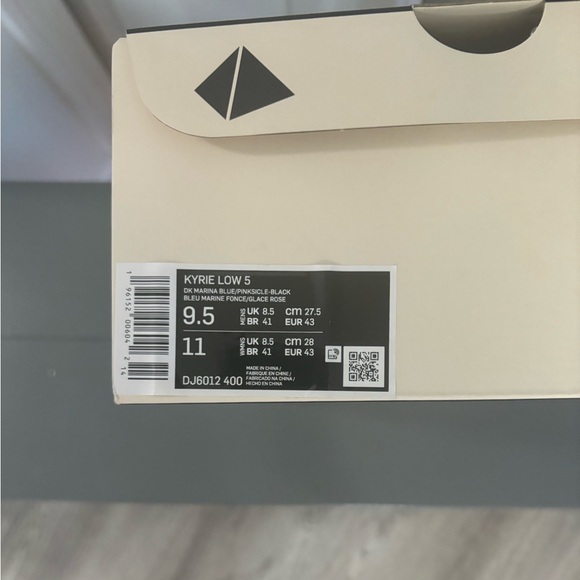 Nike Kyrie Low 5 - Picture 4 of 4